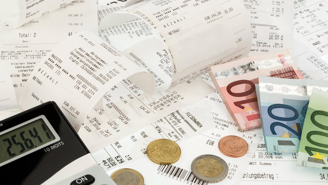 Taschenrechner-Kassenbons-Geldscheine Taschenrechner, Kassenbons, Geldscheine