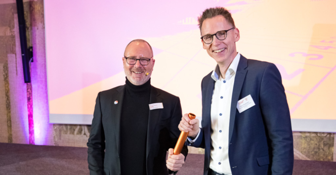 Oliver Curdt, Geschäftsführer des VDMNW und Frank Busemann, olympischer Silbermedaillengewinner im Zehnkampf, TV-Experte und Live-Reporter