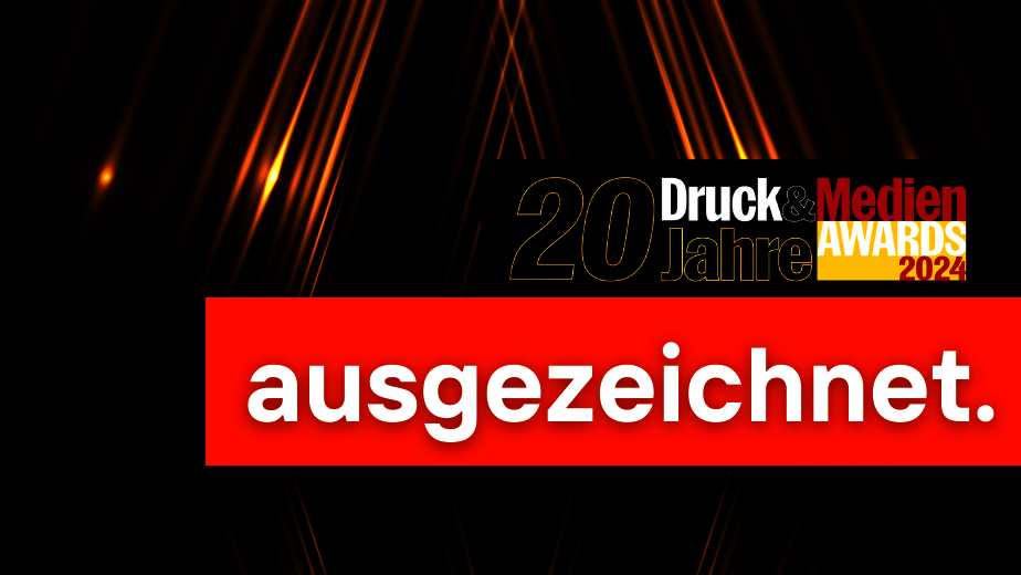 Der Schriftzug "ausgezeichnet" und das Logo der Druck&Medien Awards auf festlichem Untergrund